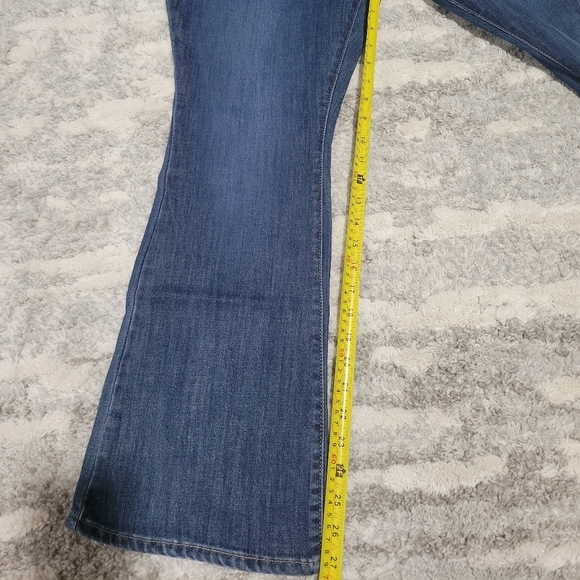 Signature Levi's Mid-rise Bootcut Women's Blue Jeans - Picture 9 of 11